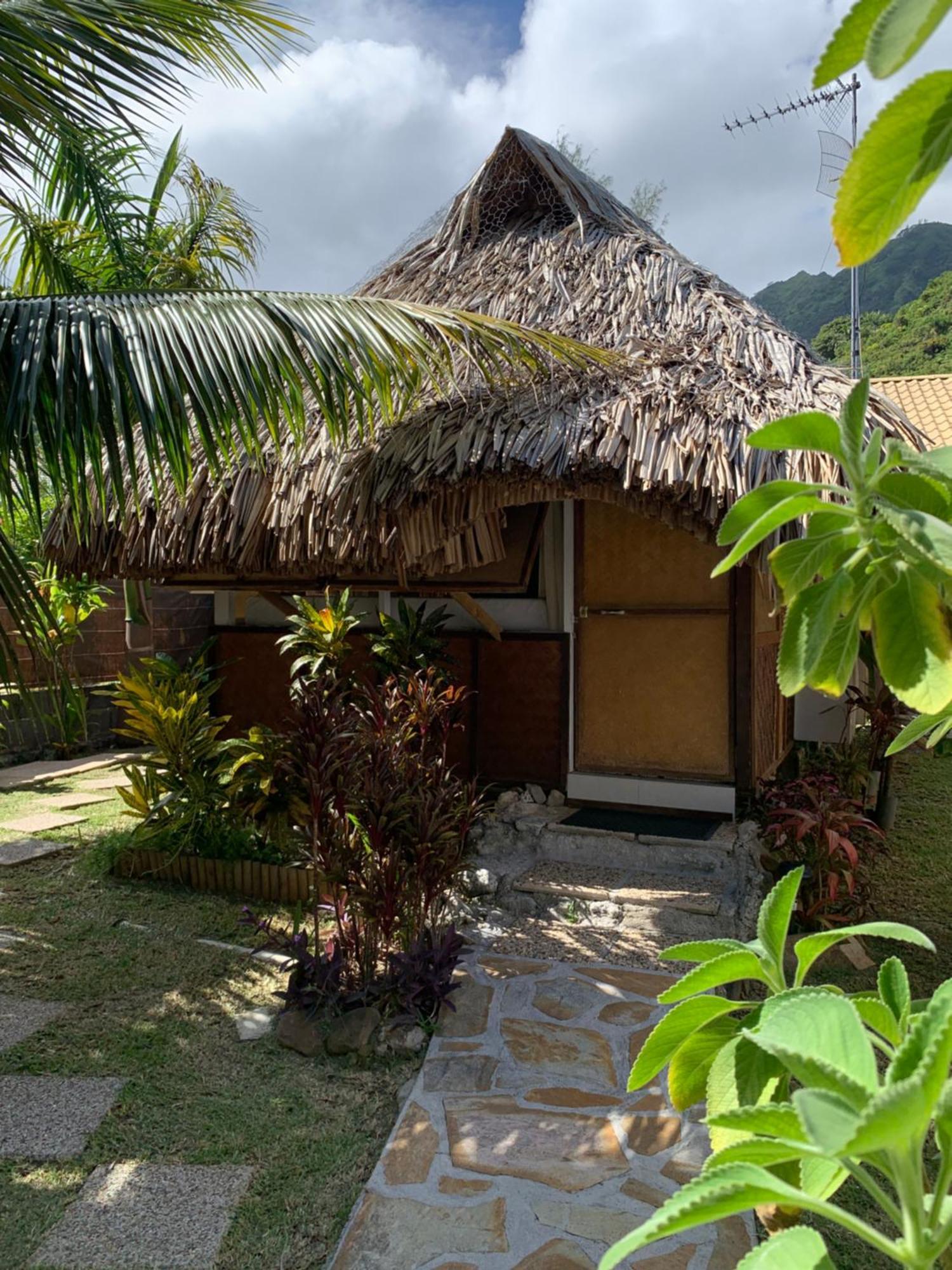 Fare Temanea Hotel Papetoai Buitenkant foto